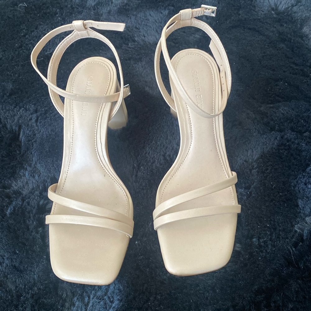 Giani Bini Heels in Neutral Color